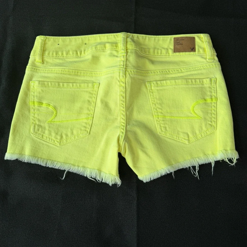 American Eagle AE Neon Volt Yellow Denim Shorts Size 2 Frayed Y2K Festival EUC